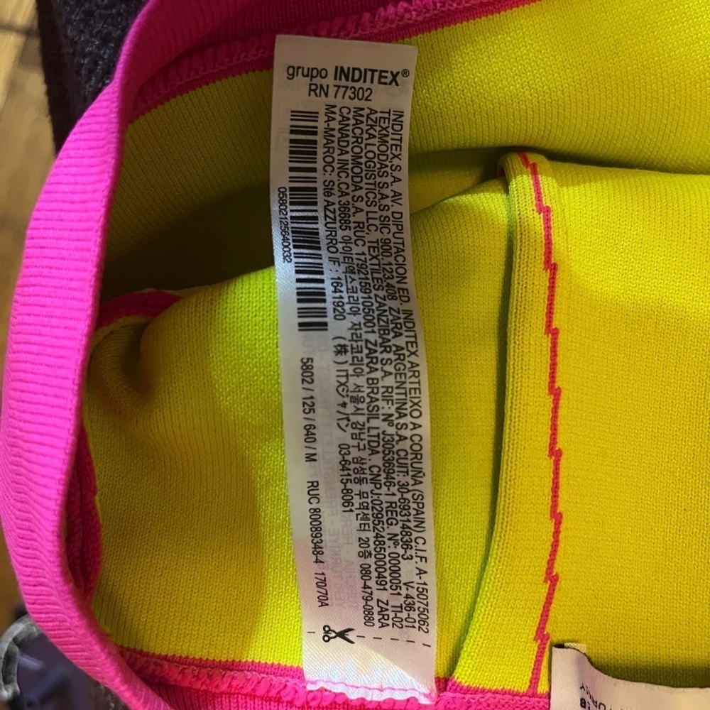 Zara Vibrant Pink Knit Women's Skirt Neon Yellow Inside medium mini - Picture 6 of 8